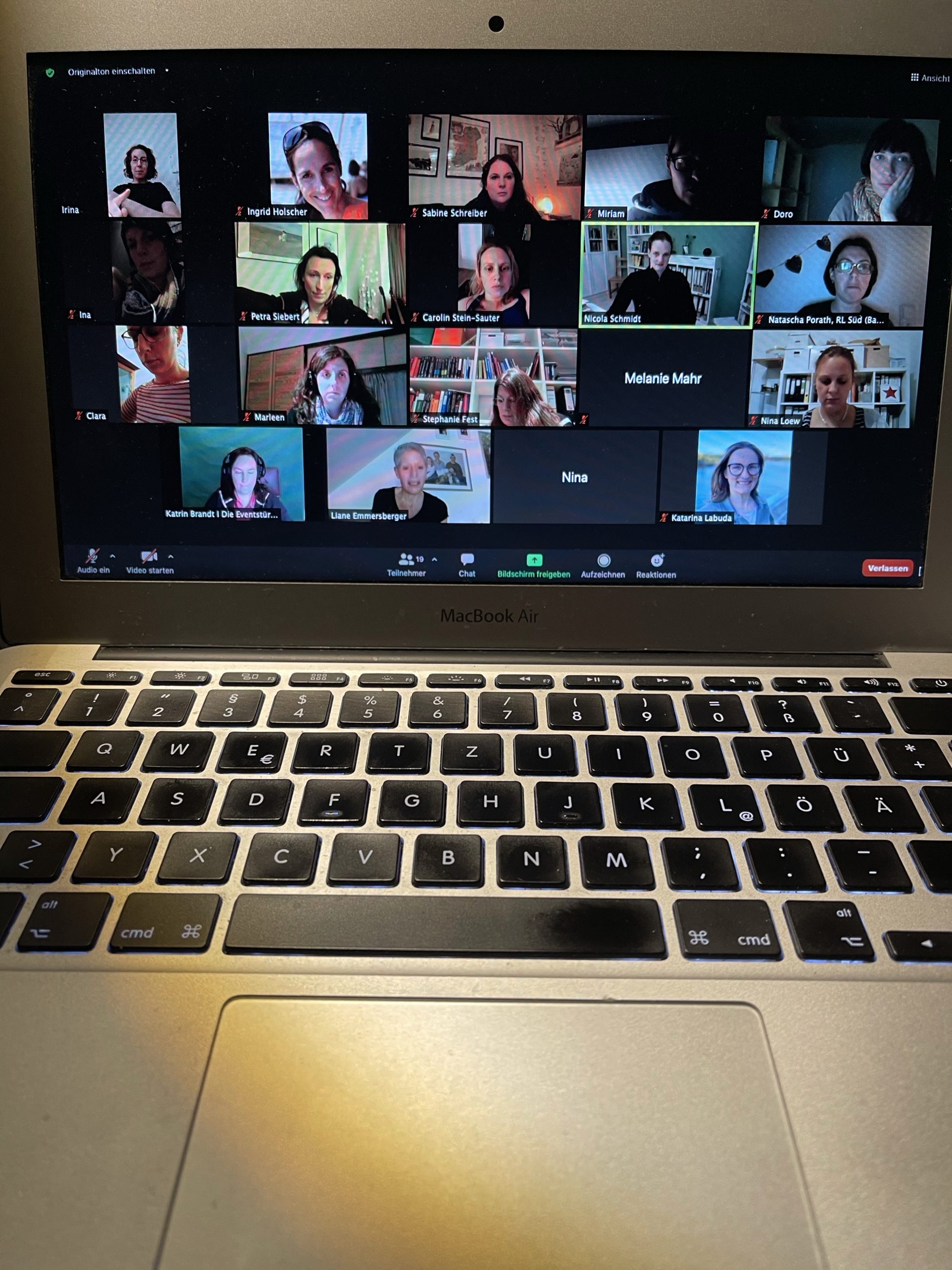 Bild von Teilnehmern eines Online-Treffens