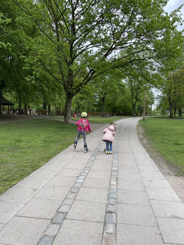 Kinder im Park