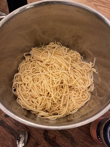 gekochte Spaghetti im Topf